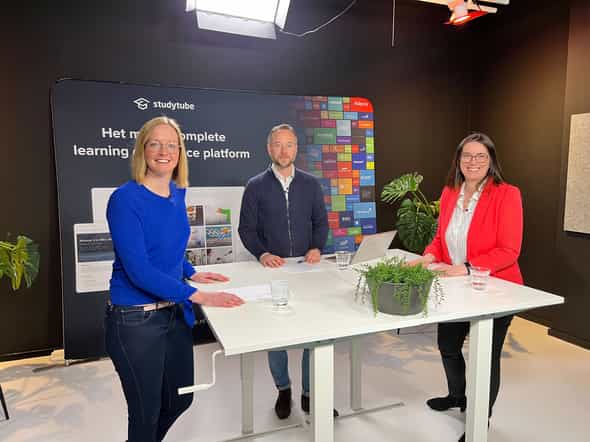 Leanne Pantjes, Robert van den Eeckhout en Franciska van Pinxteren in de Studytube studio